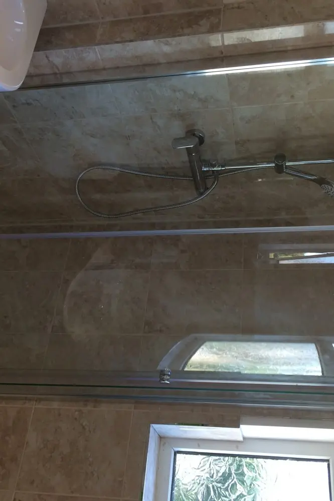 Shower installation